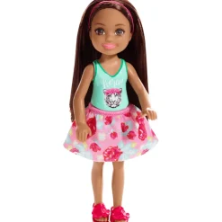 Barbie Club Chelsea Muñeco de playa, Con Playera Fierce