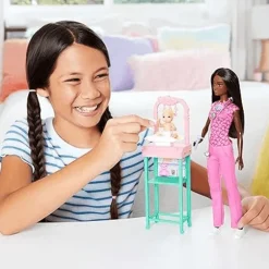 Barbie Profesiones Set Enfermera Cabello Oscuro con Bebé JCR71
