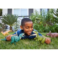 Jurassic World Dinosaurio Colección Majungasaurus Rugido Feroz HTK76