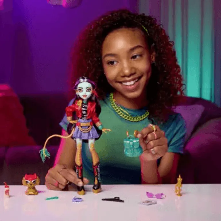 Monster High Muñeca Jinafire para niñas HPD53