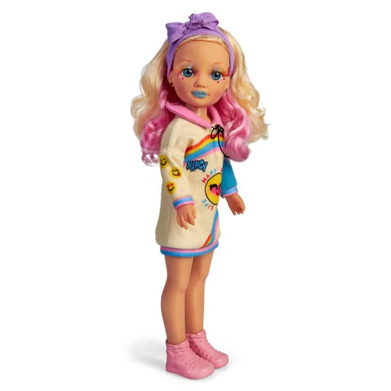 Nancy con Vestido A Day Of Rainbow Make-Up