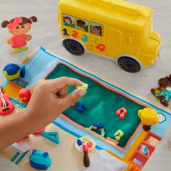 Play-Doh Bus de la Escuela Set de Juegos con Accesorios y 9 Latas