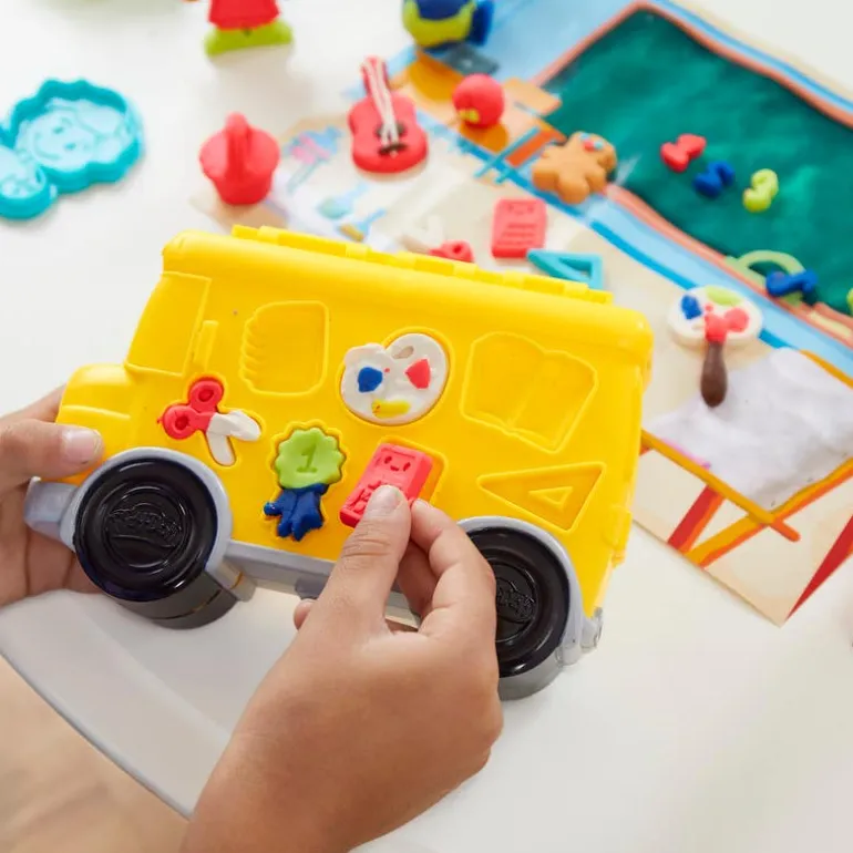 Play-Doh Bus de la Escuela Set de Juegos con Accesorios y 9 Latas
